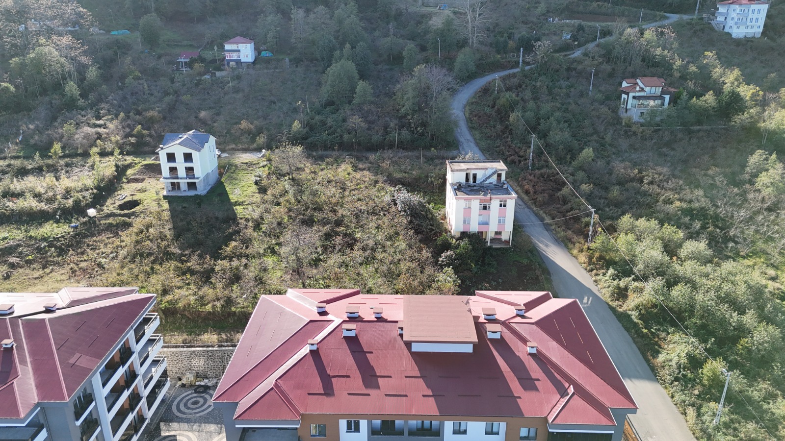 MABEL GAYRİMENKUL/ADACIKTA DENİZ MANZARALI 656M2 VİLLALIK ARSA